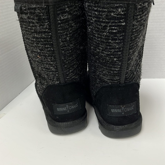 Minnetonka short boots! Nice! - Picture 2 of 5